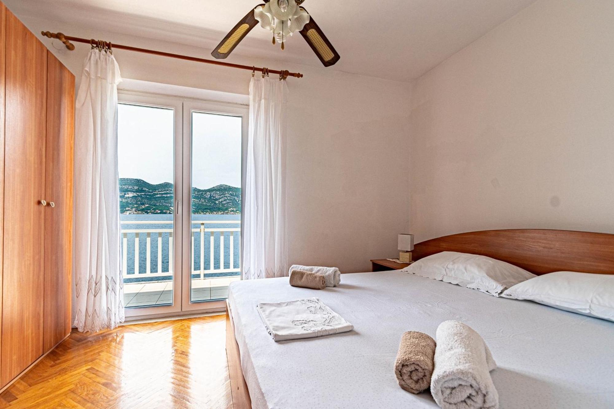 Apartments By The Sea Tri Zala, Korcula - 9237 Zrnovo Kamer foto